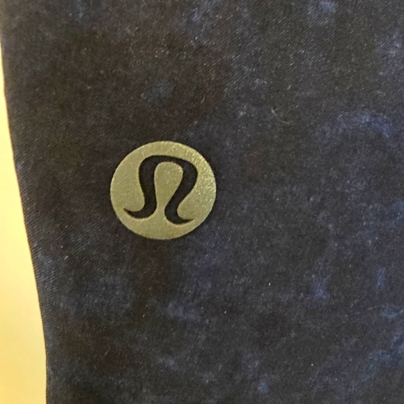 Lululemon Mens  T.H.E Short 10" Linerless Gravel Dust - Picture 3 of 5